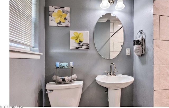 506 Loposser Ave, Gulfport, MS 39507 - half bath featuring toilet