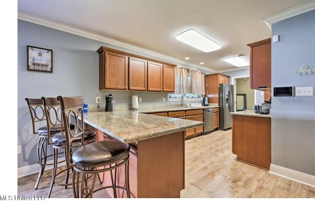 506 Loposser Ave, Gulfport, MS 39507 - kitchen with stainless steel appliances, ornamental molding, a peninsula, a kitchen breakfast bar, and a sink