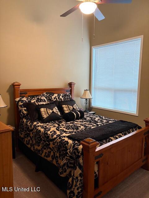 bedroom featuring ceiling fan