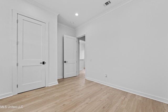 unfurnished bedroom with light wood-style floors, crown molding, baseboards, and recessed lighting