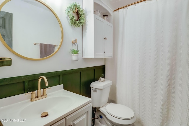 full bathroom featuring toilet, vanity, and a shower with curtain