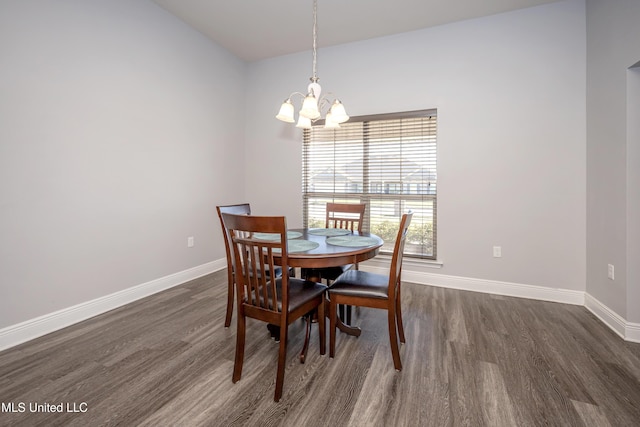 dining area with a notable chandelier, dark wood-style floors, and baseboards