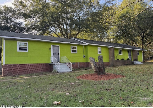 view of front of house with a front lawn