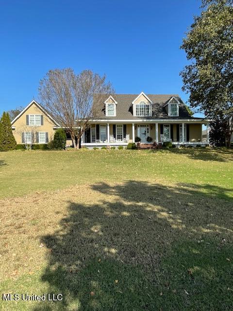 806 Viney Ridge Rd, Clarksdale, MS 38614 - cape cod home featuring a porch and a front lawn