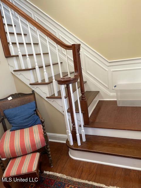 806 Viney Ridge Rd, Clarksdale, MS 38614 - staircase with wood finished floors, a decorative wall, and a wainscoted wall