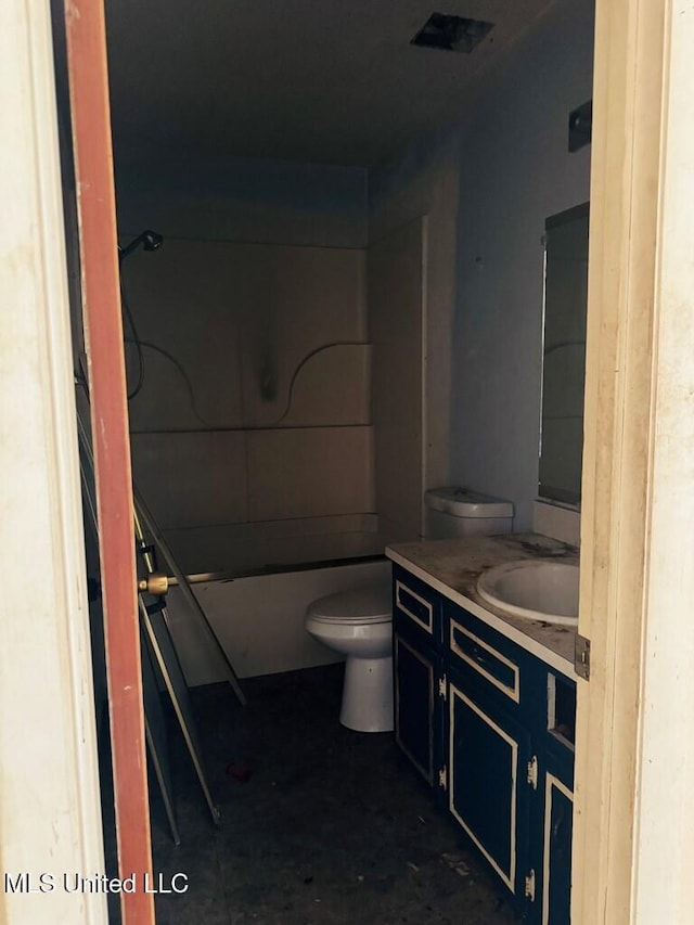 55 Amacker Rd, Poplarville, MS 39470 - bathroom with toilet, vanity, and a tub