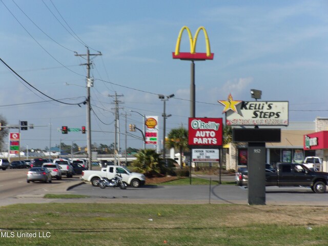 944 Cedar Lake Rd, Biloxi, MS 39532