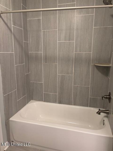 81 Hickory, Byhalia, MS 38611 - full bath with shower / tub combination
