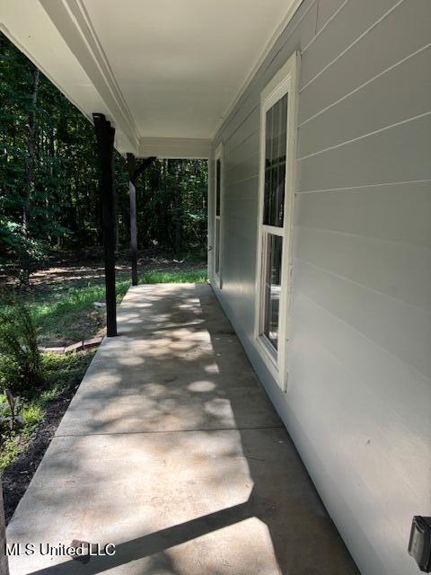 81 Hickory, Byhalia, MS 38611 - view of deck