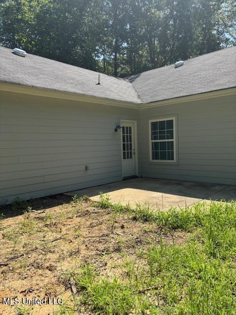 81 Hickory, Byhalia, MS 38611 - rear view of house with a patio area