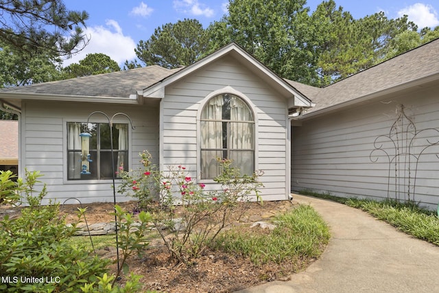 415 Spike Rdg, Canton, MS 39046 - view of side of property featuring roof with shingles