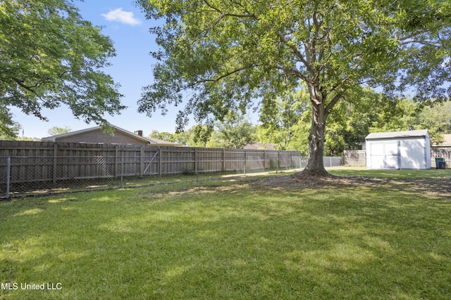 view of yard featuring a storage shed, an outdoor structure, and a fenced backyard