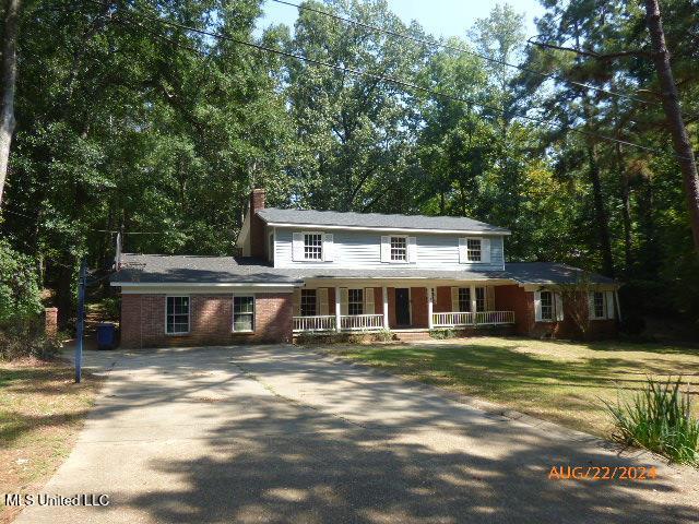 view of front of home featuring a front yard and covered porch