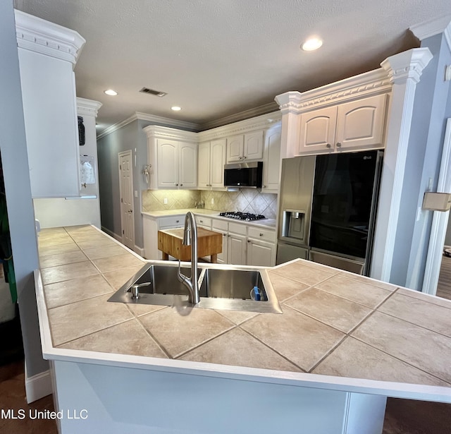 140 Whisper Lake Blvd, Madison, MS 39110 - kitchen with stainless steel appliances, a sink, ornamental molding, decorative backsplash, and recessed lighting