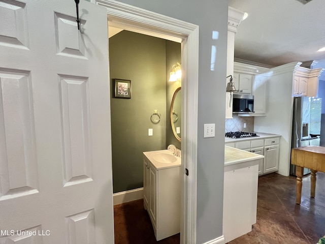 140 Whisper Lake Blvd, Madison, MS 39110 - hall with a sink and baseboards
