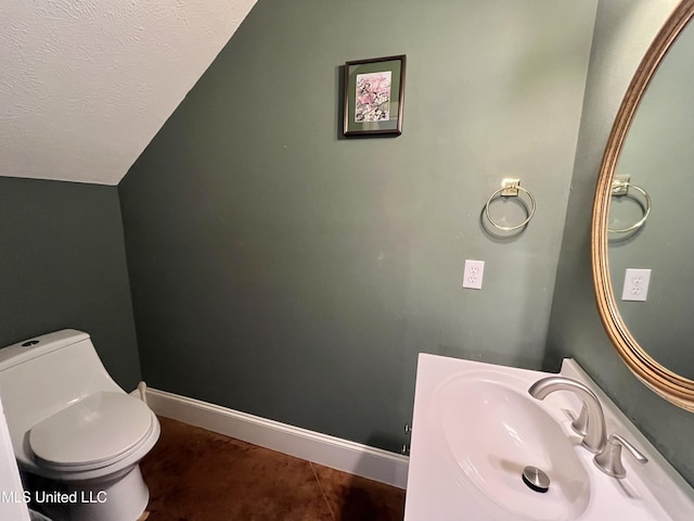 140 Whisper Lake Blvd, Madison, MS 39110 - half bathroom featuring a sink, vaulted ceiling, toilet, baseboards, and a textured ceiling