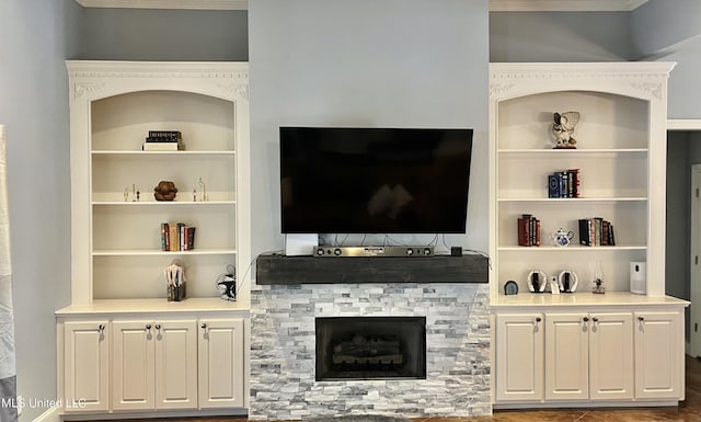 140 Whisper Lake Blvd, Madison, MS 39110 - living area with built in features and crown molding