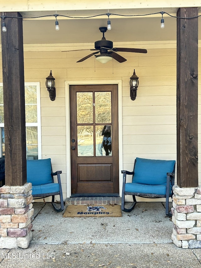 doorway to property with ceiling fan