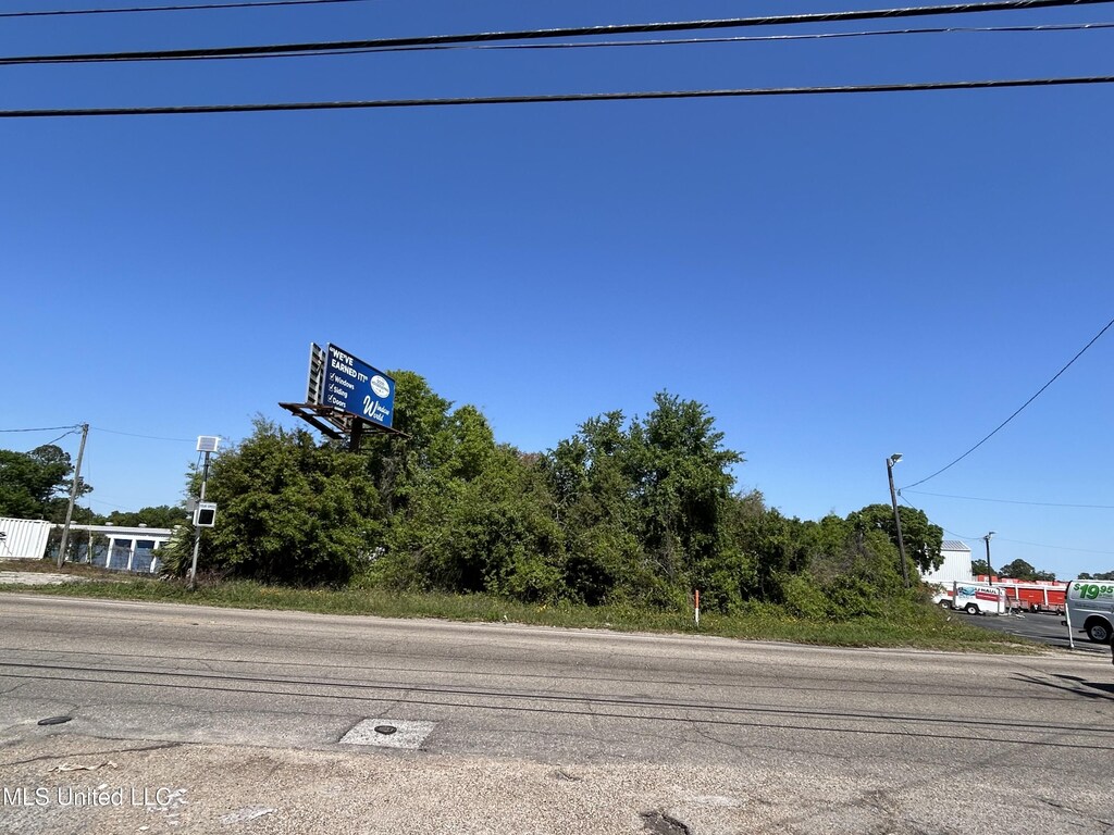 Pass Rd, Gulfport, MS 39501