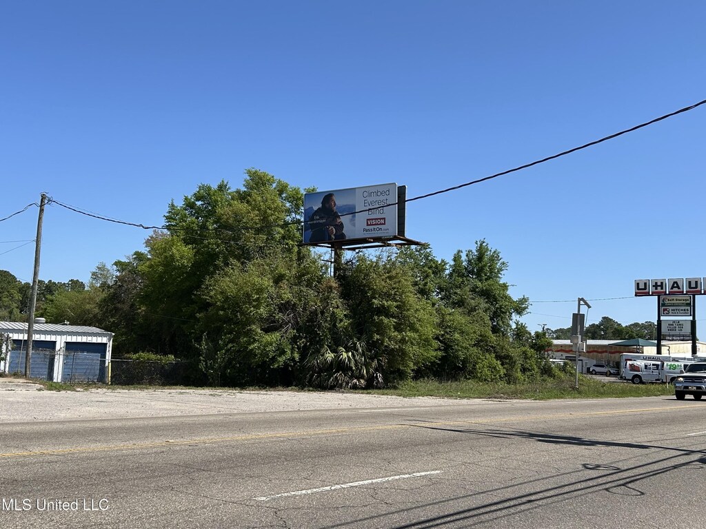 Pass Rd, Gulfport, MS 39501