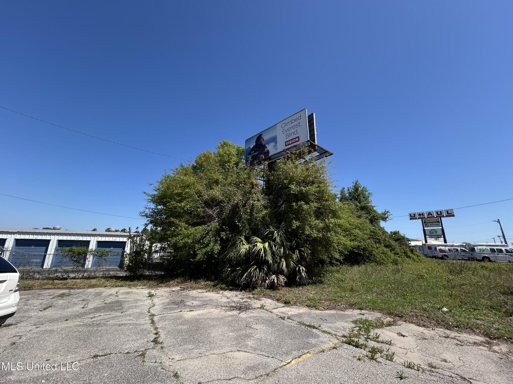 Pass Rd, Gulfport, MS 39501