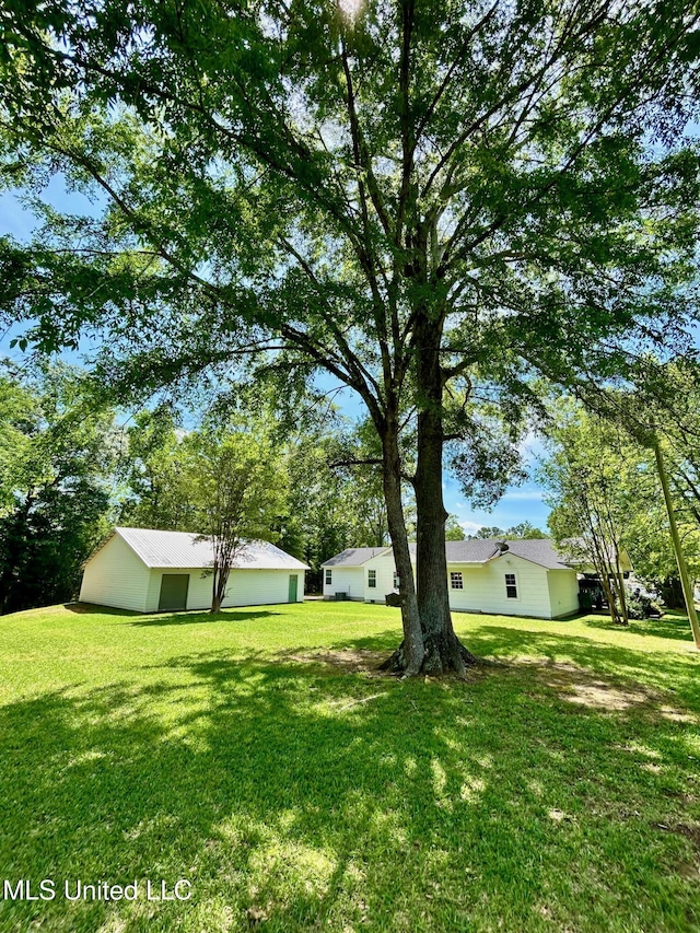 308 College St, Carthage, MS 39051 - view of yard featuring an outbuilding