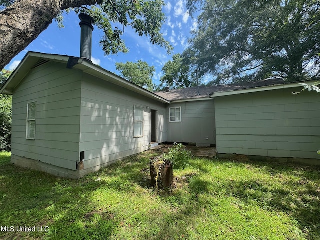 941 Dorgan St, Jackson, MS 39204 - back of house with a lawn
