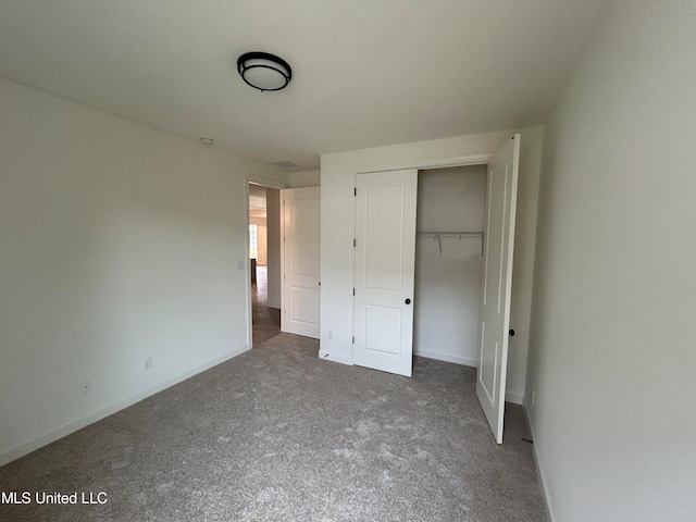 unfurnished bedroom with carpet flooring and a closet