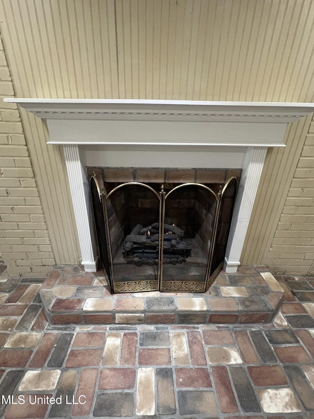 room details featuring a fireplace with raised hearth