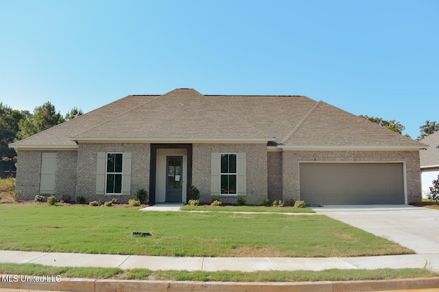 view of front of house with a front lawn and a garage