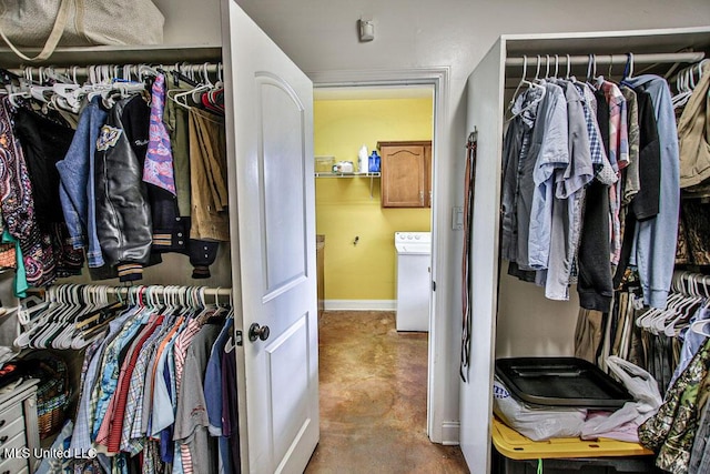 2948 Grove Meadows Dr, Nesbit, MS 38651 - spacious closet with washer / clothes dryer