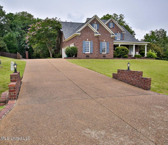2948 Grove Meadows Dr, Nesbit, MS 38651 - traditional home with driveway and brick siding
