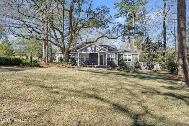 view of front facade with a front lawn