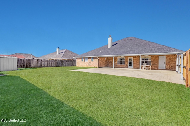 view of yard featuring a patio