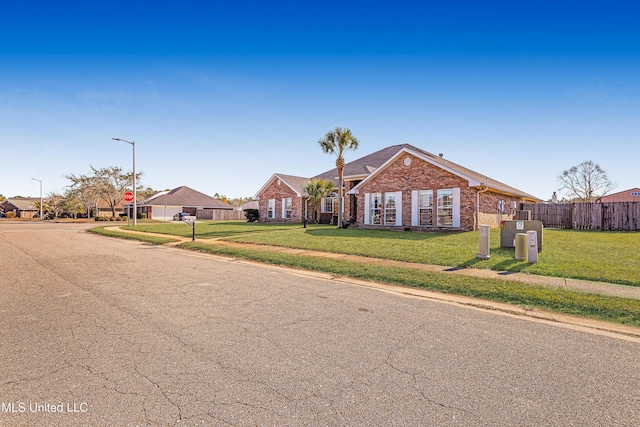 single story home with a front lawn