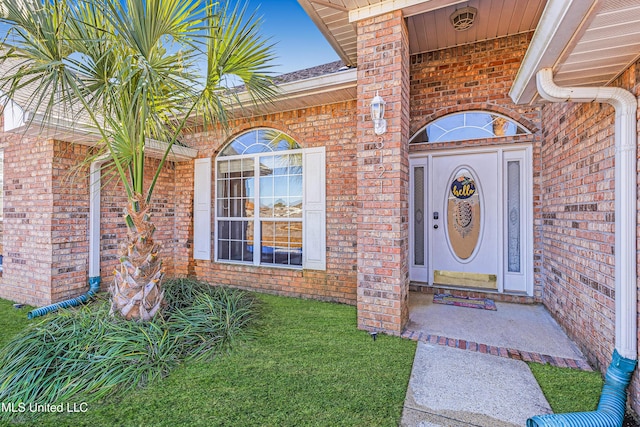 entrance to property featuring a yard