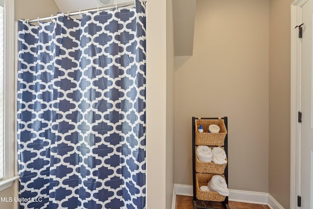 7247 Eastern Rd, Olive Branch, MS 38654 - full bath featuring baseboards and curtained shower