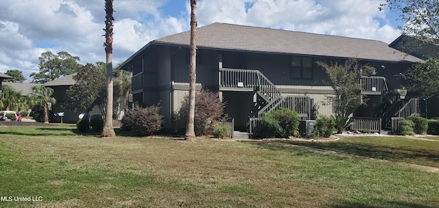 view of front facade with cooling unit and a front yard