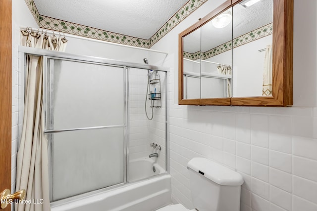 310 John Ave, Pascagoula, MS 39567 - bathroom featuring a textured ceiling, toilet, and enclosed tub / shower combo