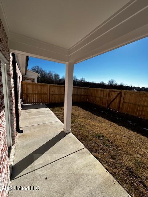 1049 Lexington Lp, Southaven, MS 38671 - view of patio / terrace