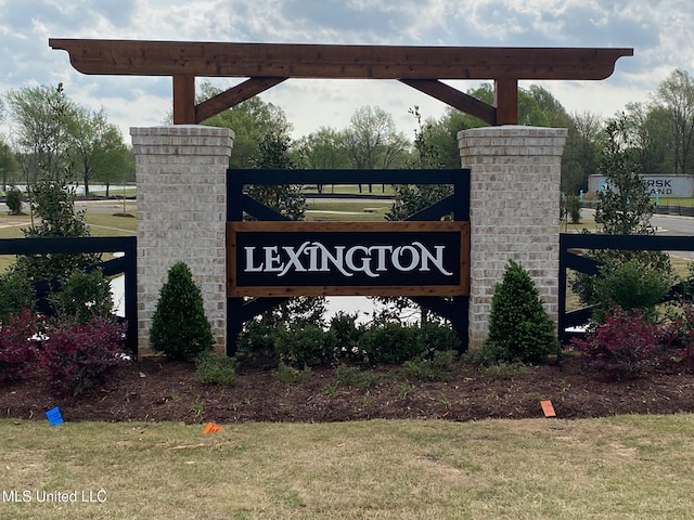 1049 Lexington Lp, Southaven, MS 38671 - community / neighborhood sign with a lawn