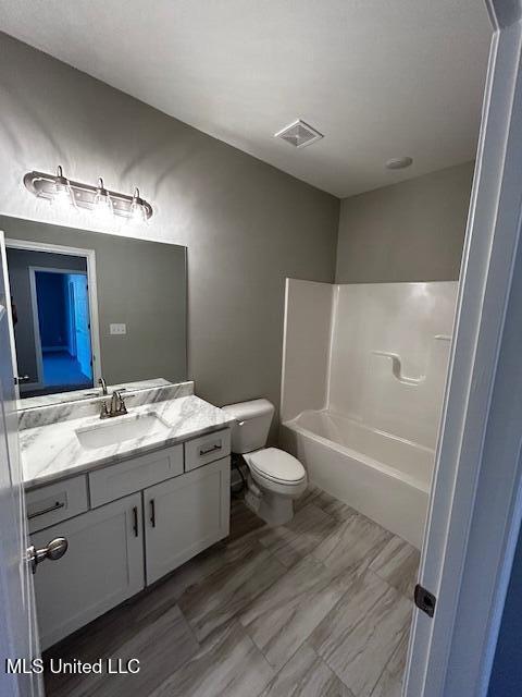 1049 Lexington Lp, Southaven, MS 38671 - full bathroom with vanity, tub / shower combination, and toilet