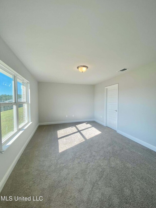 unfurnished room featuring carpet floors