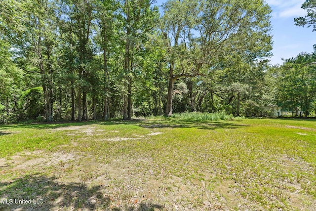 3917 Wildwood Rd, Moss Point, MS 39562 - view of grassy yard