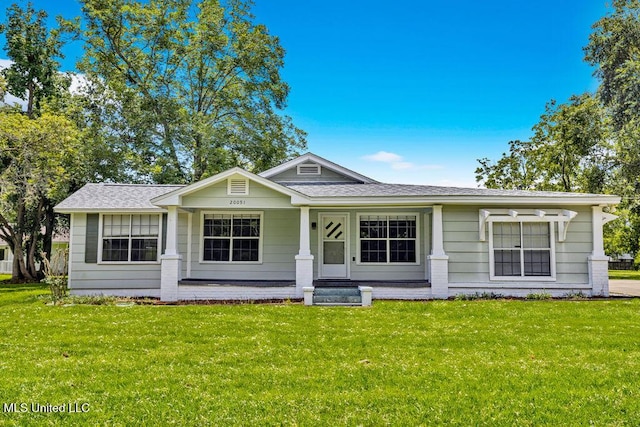 view of front of property featuring a front yard and covered porch