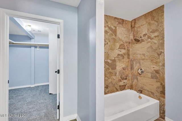 bathroom with tiled shower / bath