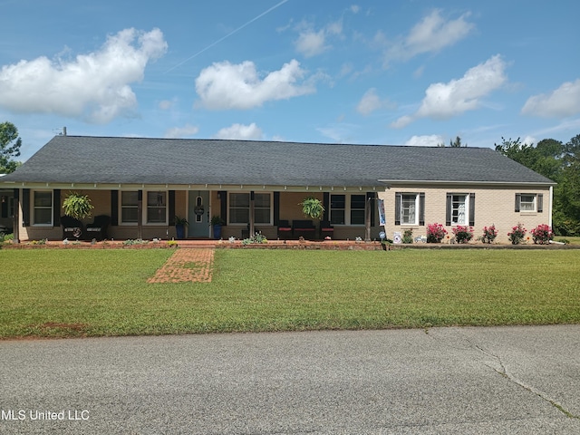 single story home featuring a front yard