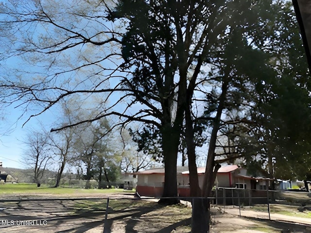 611 N 3rd Ave, Greenwood, MS 38930 - view of front of house featuring fence