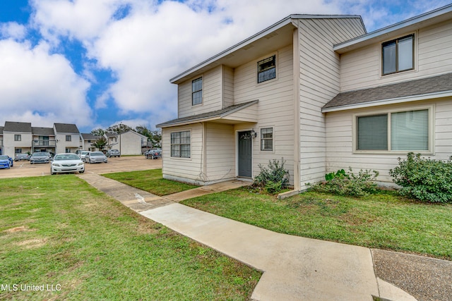 view of front of home with a front lawn