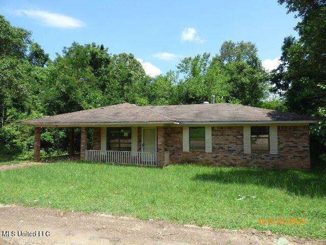 157 Tubman Cir, Natchez, MS 39120 - ranch-style house with covered porch and brick siding